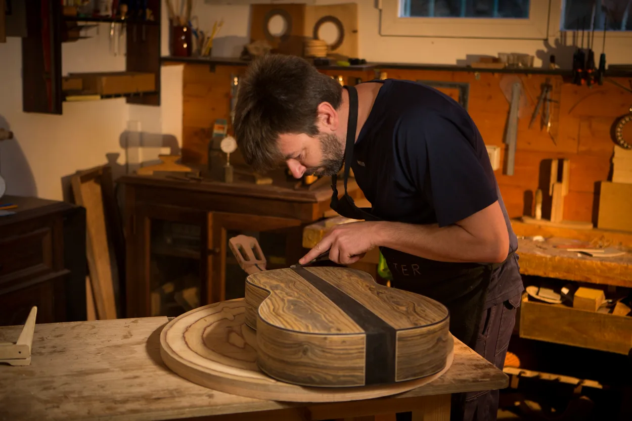Visita turística al taller de un luthier en Granada